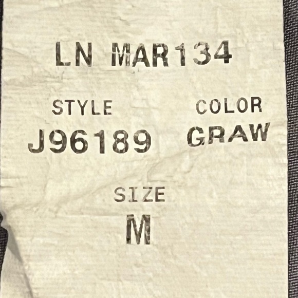 Jaanuu • 3-Pocket Notched Scrub Top Light Gray - M - Picture 10 of 12